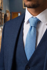 Cravate tricotée bleu clair pour homme