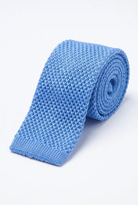 Cravate tricotée bleu clair pour homme