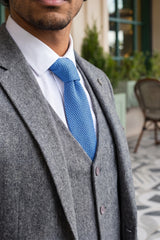 Cravate tricotée bleu clair pour homme