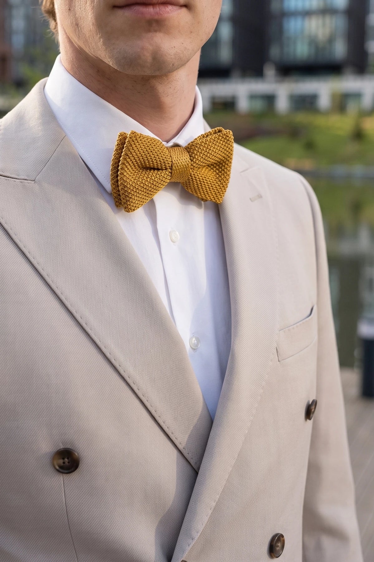 Nœud papillon tricoté moutarde pour homme