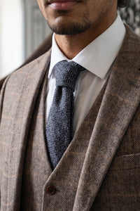 Cravate en tweed de laine mélangée à chevrons bleu marine pour homme