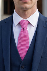 Cravate rose tricotée pour homme