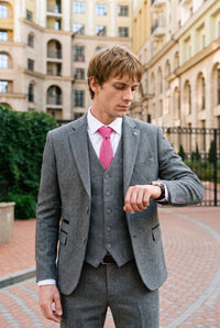 Cravate rose tricotée pour homme