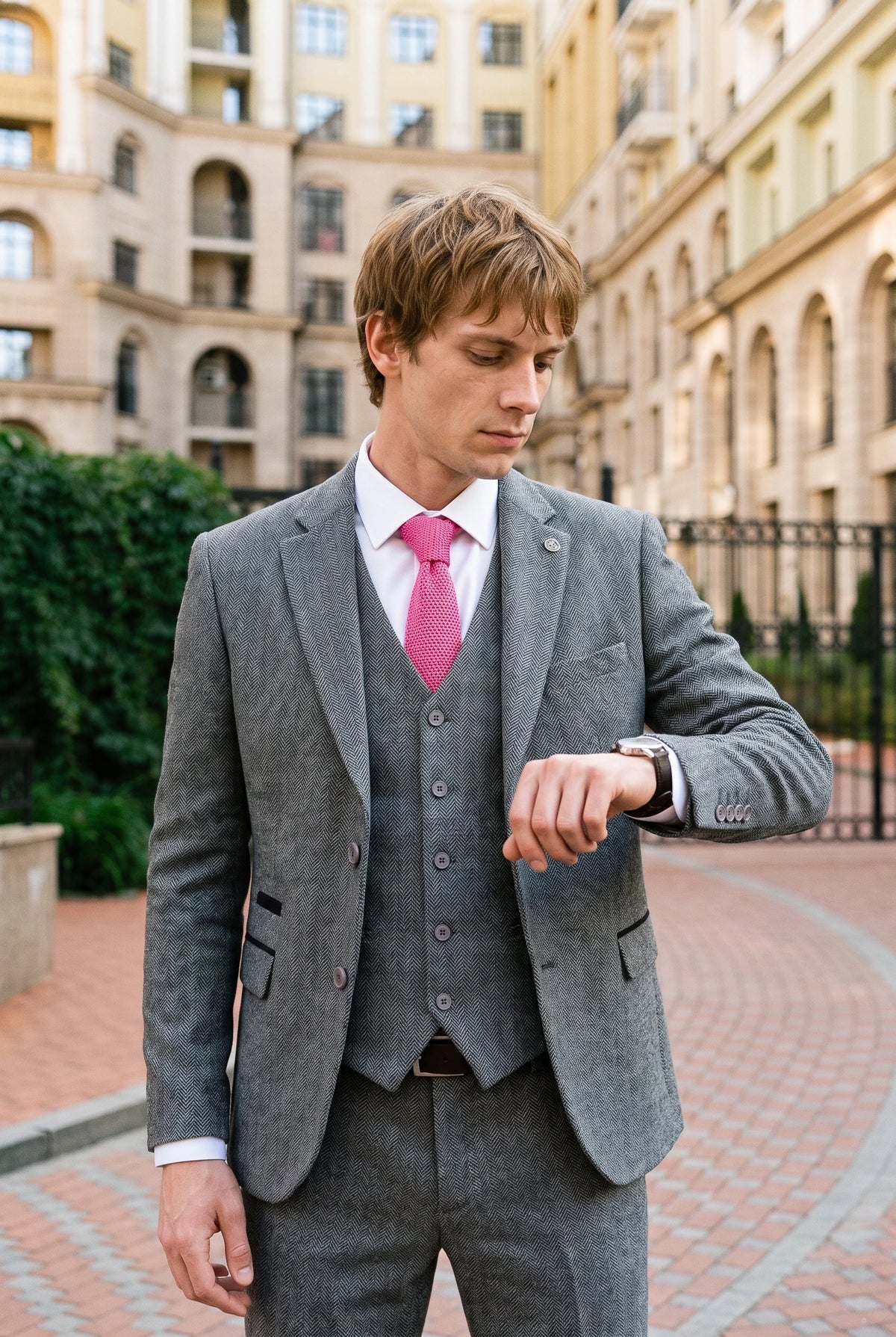 Cravate rose tricotée pour homme