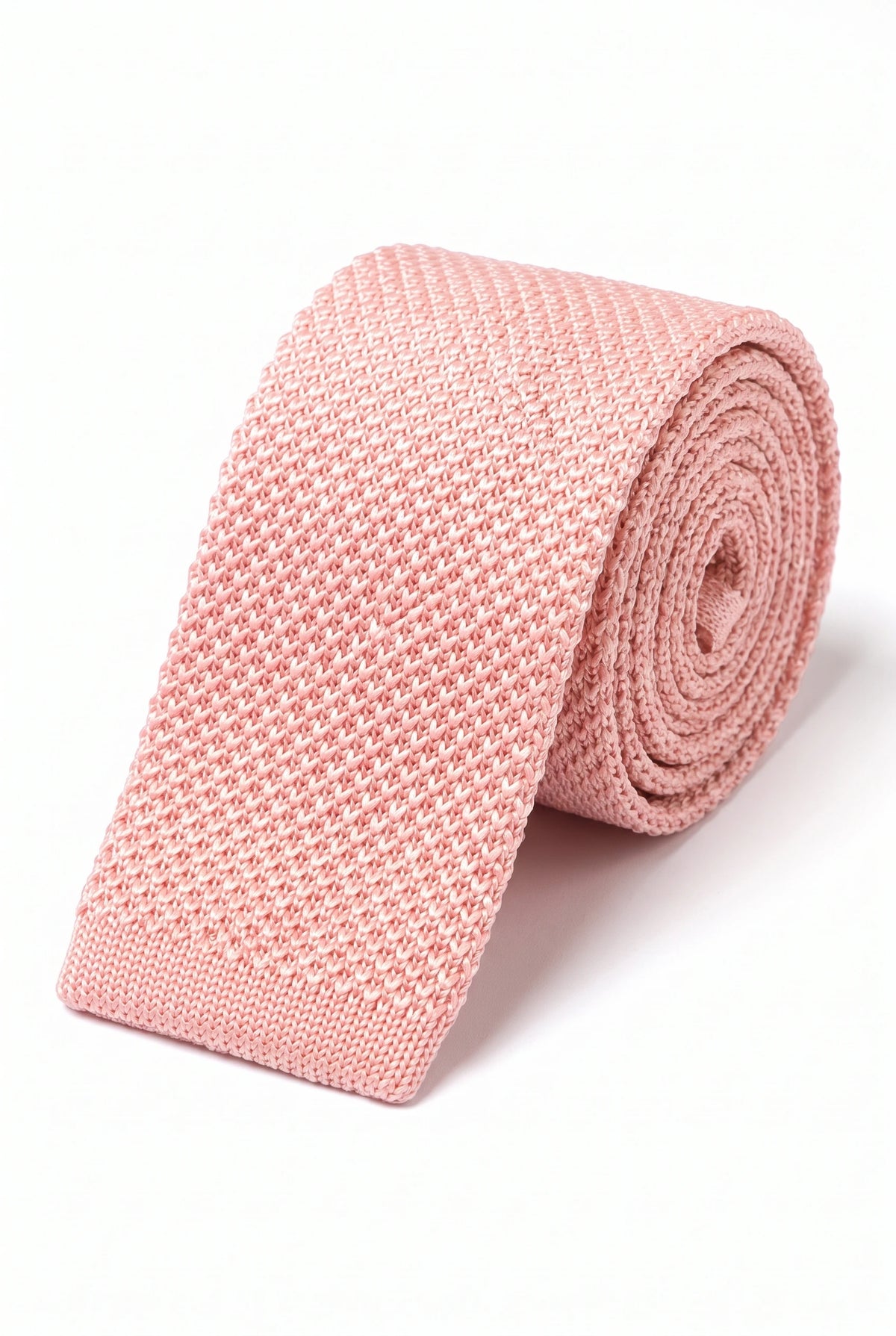 Cravate rose tricotée pour homme avec extrémités carrées plates