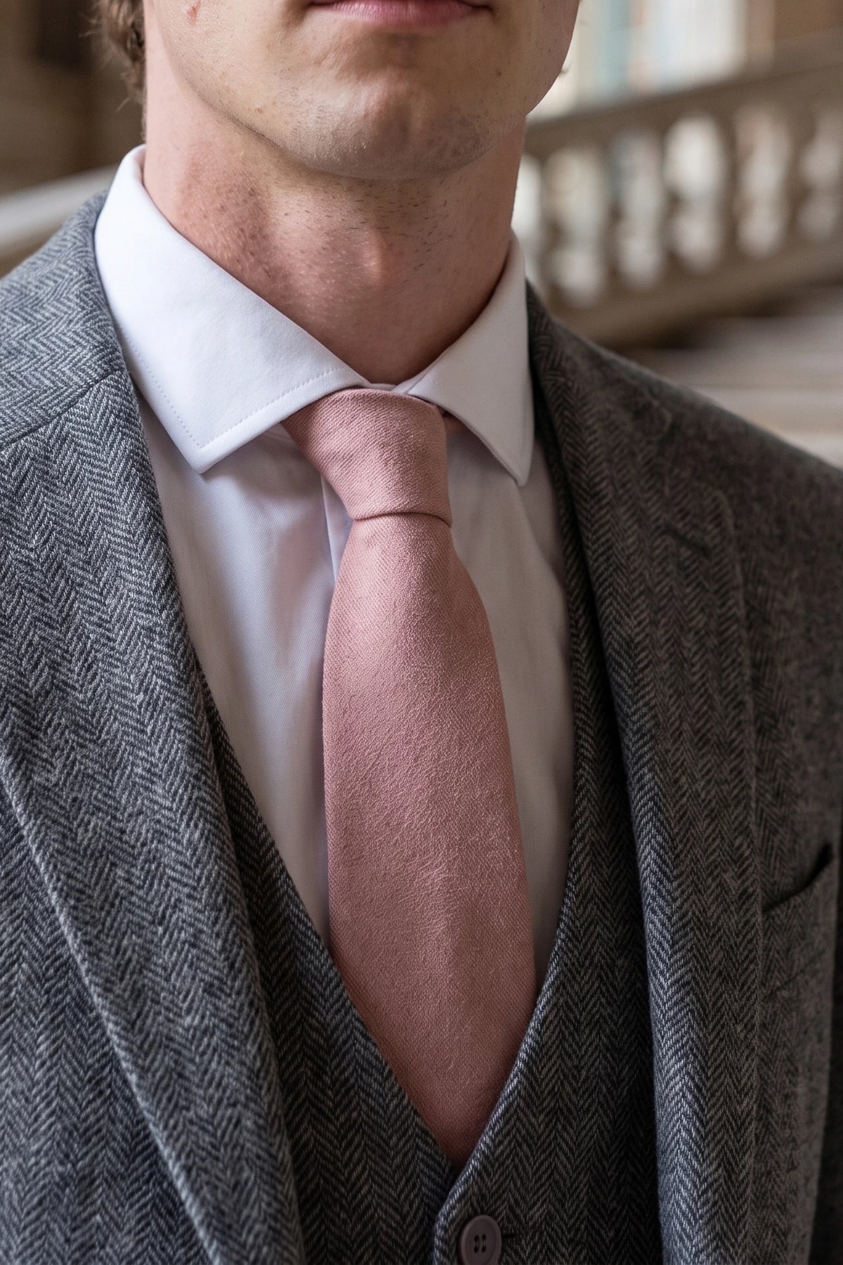 Cravate rose en daim pour homme