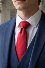 Cravate rouge unie et fine pour homme