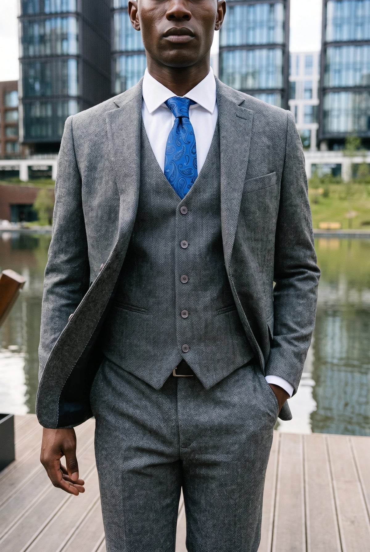 Cravate bleu roi à motifs cachemire pour homme