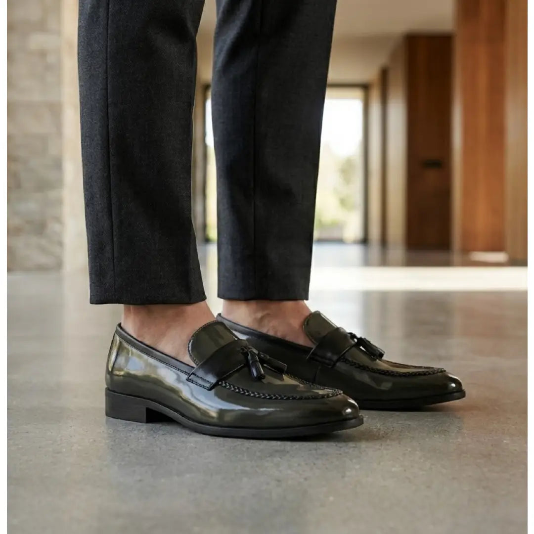 Mocassins à enfiler pour hommes, à pampilles et finition brillante