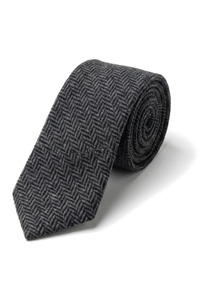 Ensemble cravate et mouchoir en tweed anthracite pour homme, style classique britannique, laine à chevrons.