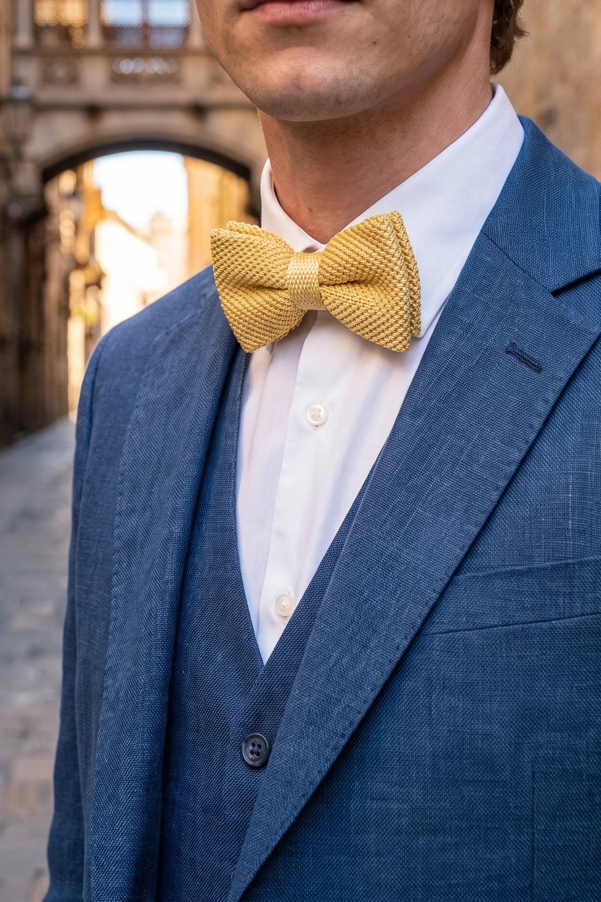 Nœud papillon jaune tricoté pour homme