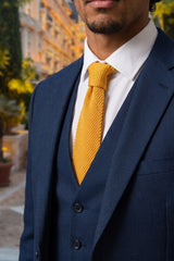 Cravate jaune tricotée pour homme