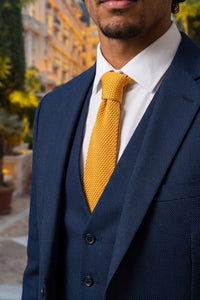 Cravate jaune tricotée pour homme