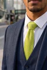 Cravate jaune tricotée pour homme