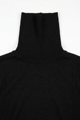 Pull à col roulé noir pour homme, en maille douce à manches longues et mélange de viscose.