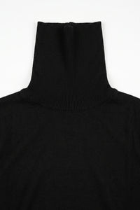 Pull à col roulé noir pour homme, en maille douce à manches longues et mélange de viscose.