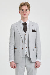 Costume trois pièces en tweed à carreaux gris pierre pour homme Mark, avec finitions marron, idéal pour les mariages et les bals de fin d'année.