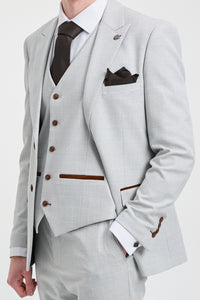 Costume trois pièces en tweed à carreaux gris pierre pour homme Mark, avec finitions marron, idéal pour les mariages et les bals de fin d'année.