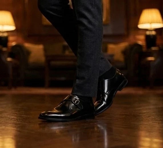 Romero - Chaussures à boucle simple noires polies pour hommes