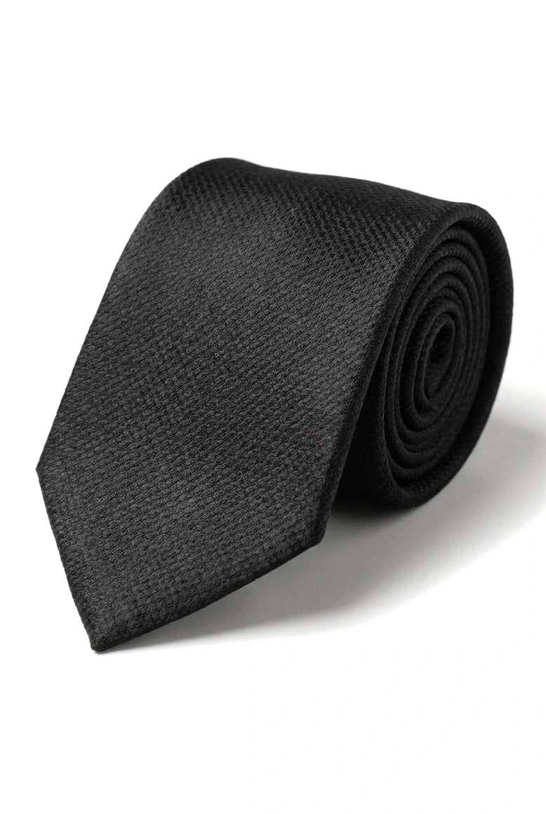 Cravate noire texturée en satin de soie, coffret cadeau avec pochette, boutons de manchette et cravate en satin mat.