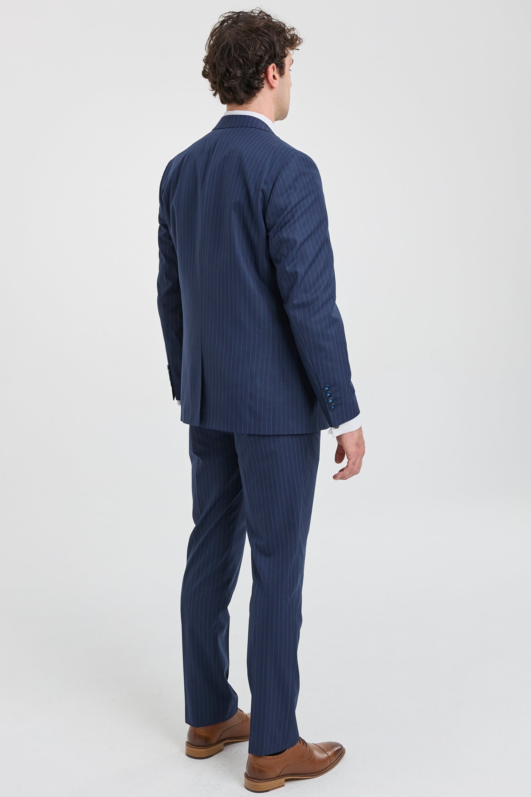 Costume trois pièces à fines rayures bleu marine pour homme